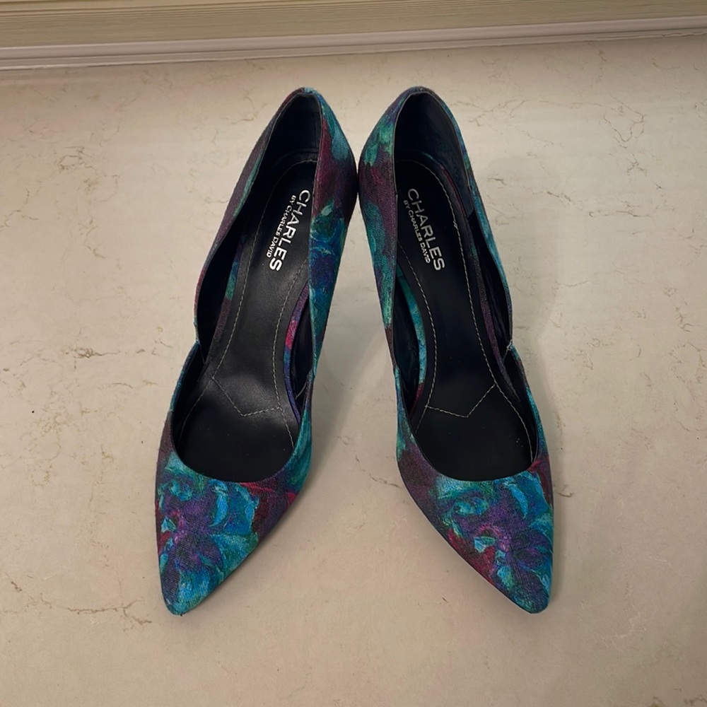 Charles by Charles David Heels Size 9